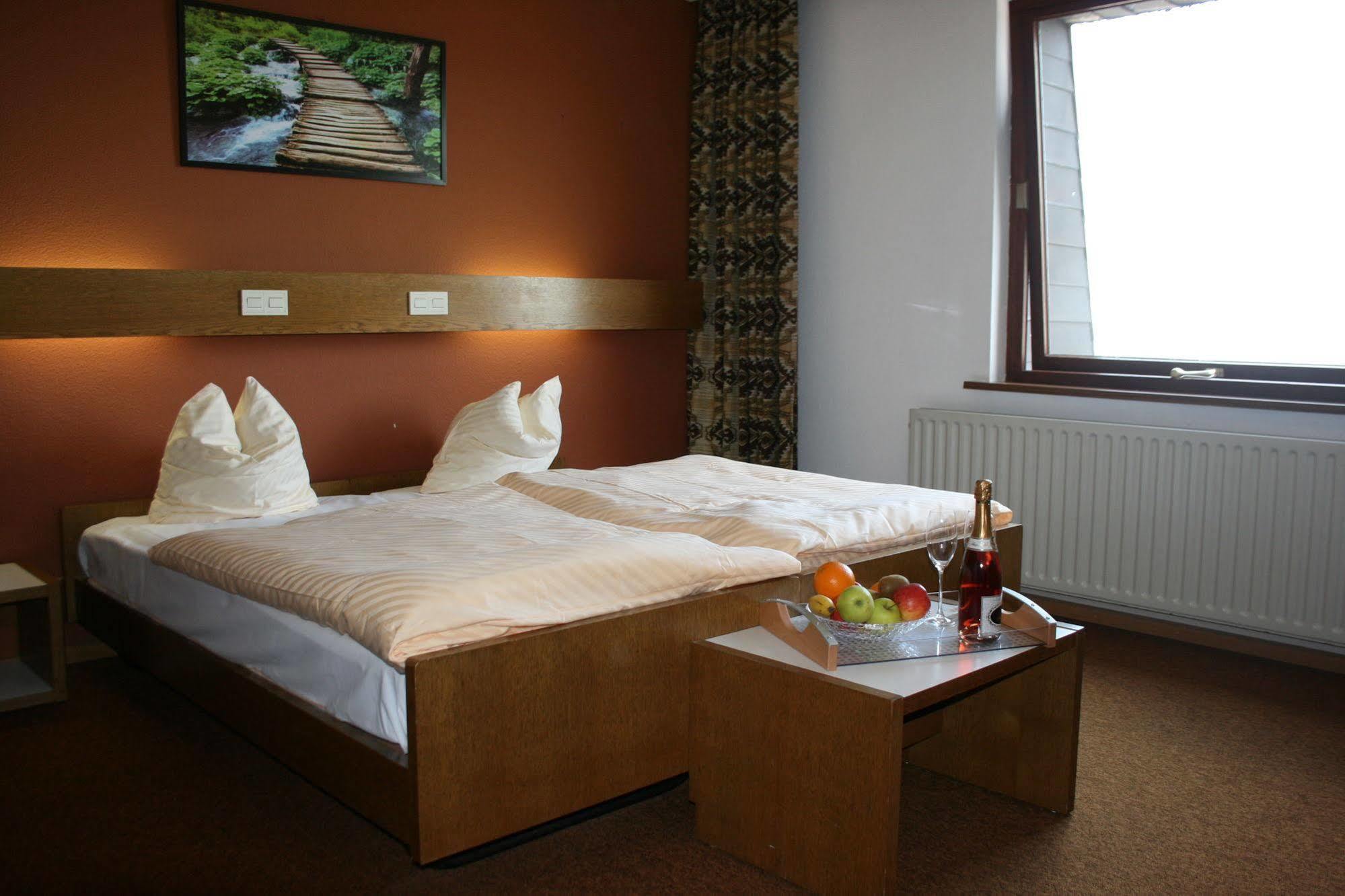 Hotel Restaurant Braas Esch-sur-Sûre Zewnętrze zdjęcie