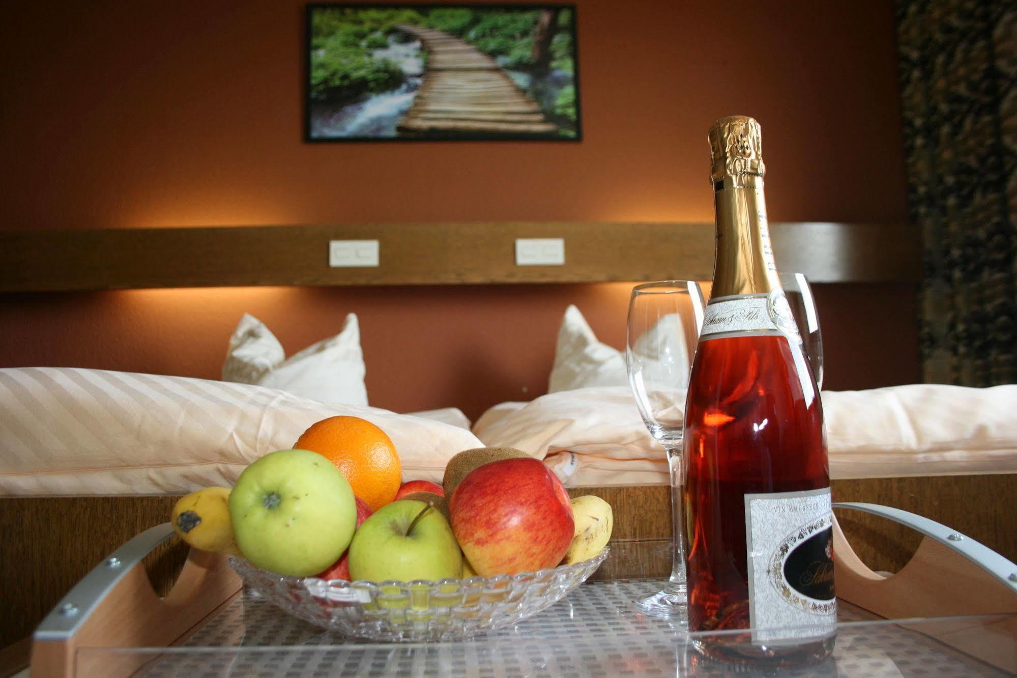 Hotel Restaurant Braas Esch-sur-Sûre Zewnętrze zdjęcie